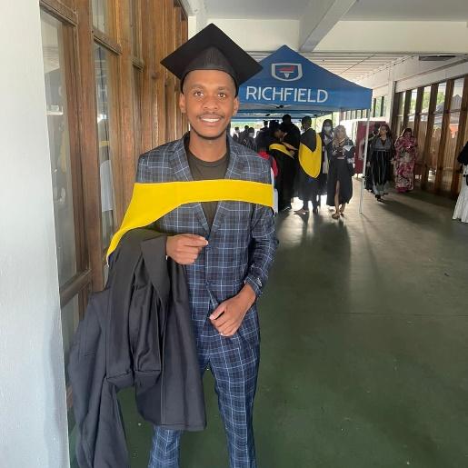 Lwazi Mpengesi